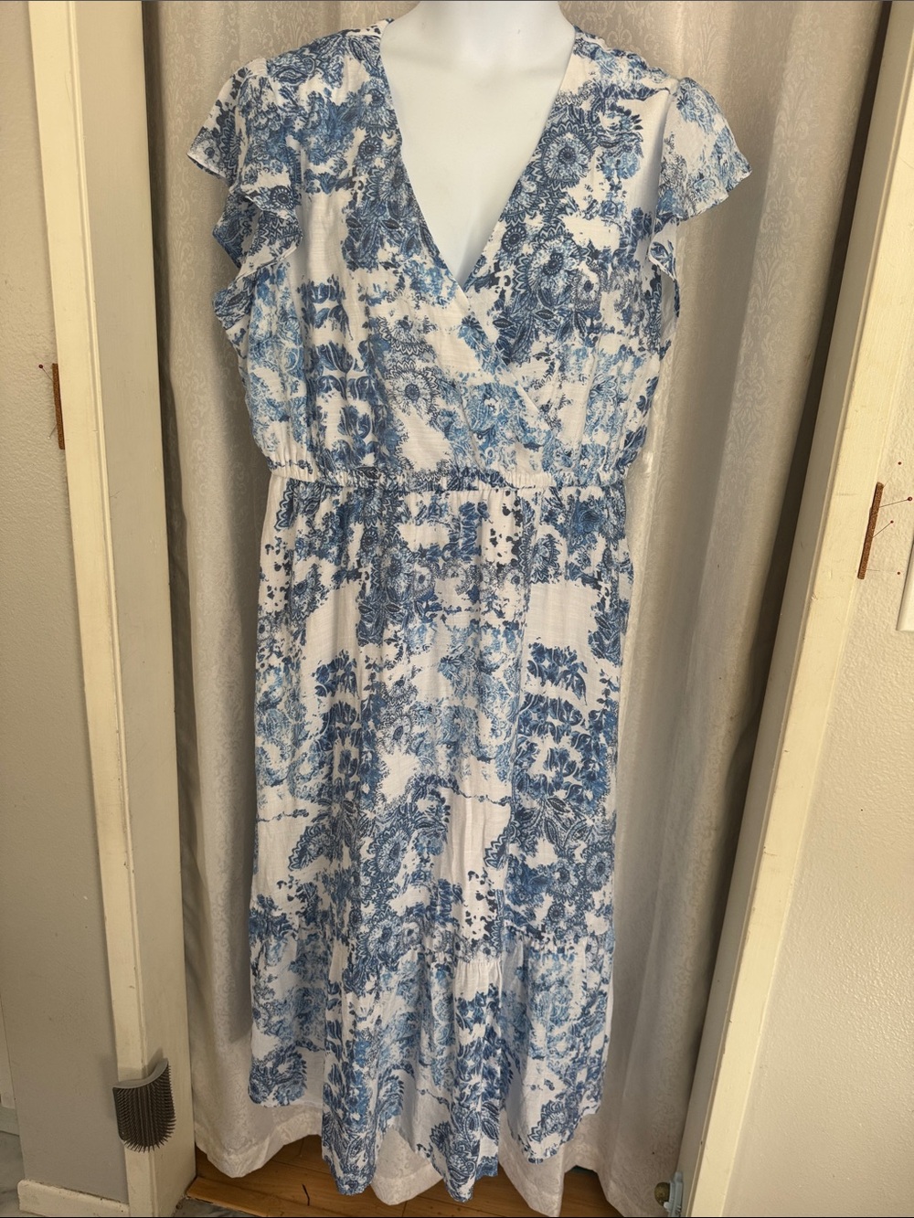 Lane Bryant White and Blue Floral Maxi Dress 
Sz: 20P